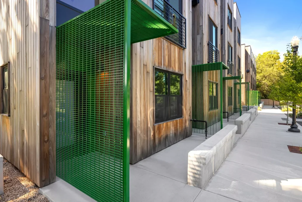 Trailhead Mews - Outside