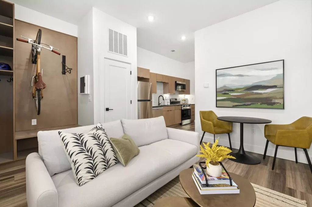 Coler Crossing - Living Room